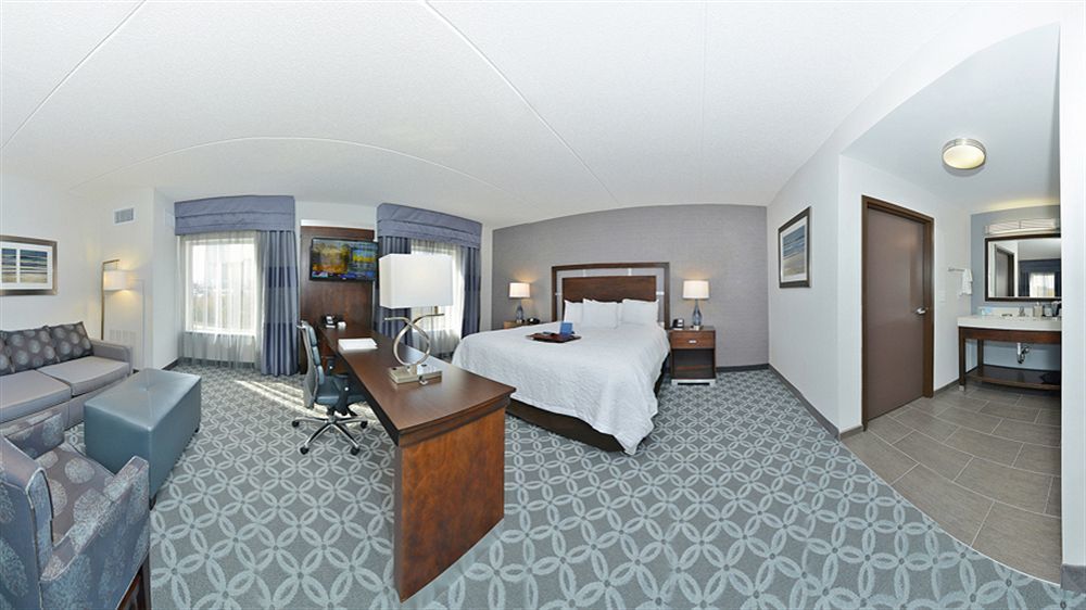 Hampton Inn & Suites Greensboro/Coliseum Area Exterior foto